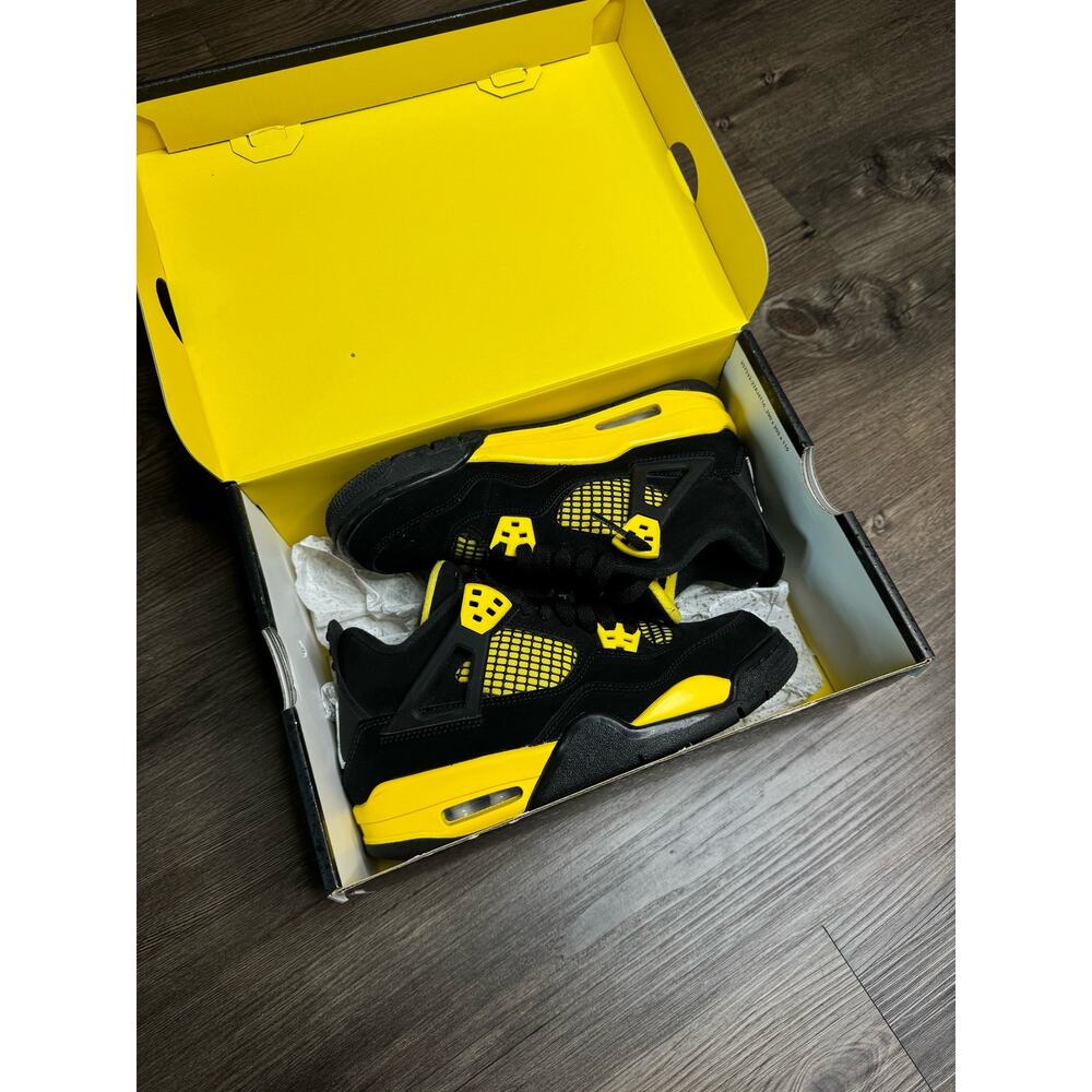 Jordan 4 Thunder ( 4.5Y / 6W )